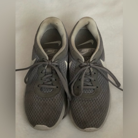 COPY - Womens Nike Running Shoes | Size 7.5 - Picture 2 of 6